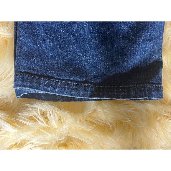 Woman’s Levi Capri Jeans Size 12 - Picture 3 of 10